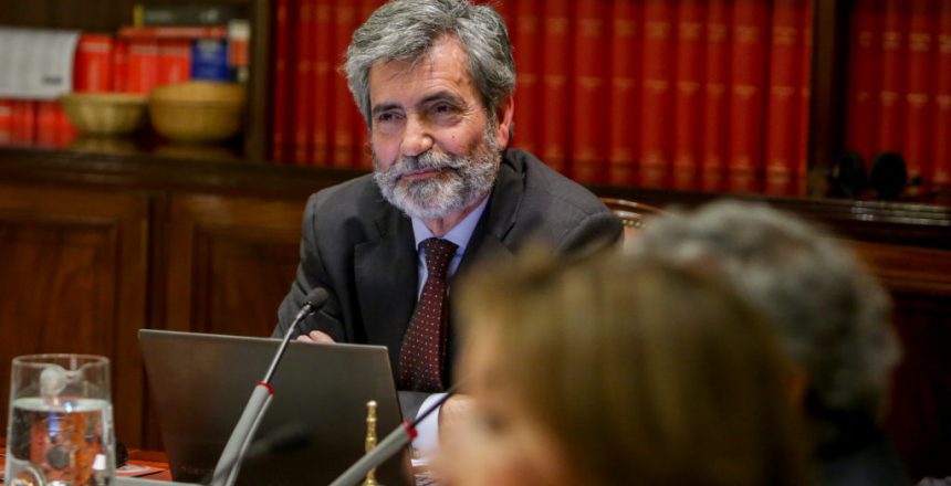 El presidente del Consejo General del Poder Judicial y del Tribunal Supremo (CGPJ), Carlos Lesmes, preside el pleno del CGPJ que se pronunciará sobre la propuesta de nombramiento de la exministra de Justicia Dolores Delgado para el cargo de fiscal general del Estado, en Madrid a 16 de enero de 2020.
16 enero 2020 Justicia española, puesto, fiscalía, juristas, reunión 
Ricardo Rubio / Europa Press
  (Foto de ARCHIVO)
16/1/2020